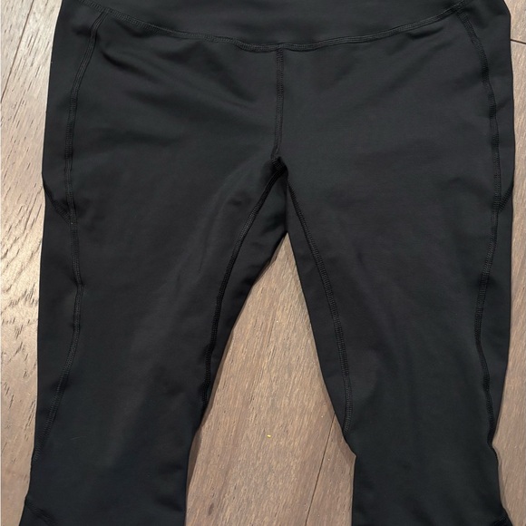 Uniqlo Women's Short Sleeve Tees - Picture 4 of 4